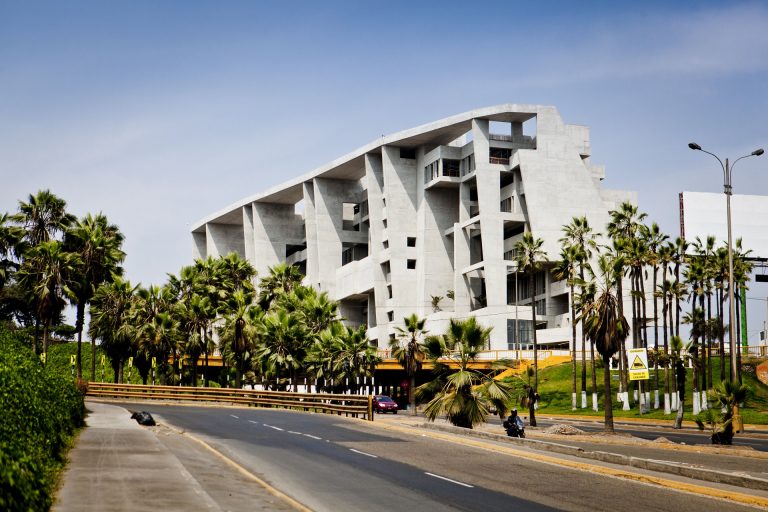 Vial y Vives - Campos UTEC Universidad de Ingeniería y Tecnología en Lima Perú