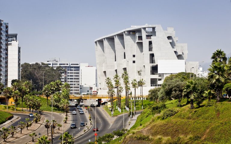 Vial y Vives - Campos UTEC Universidad de Ingeniería y Tecnología en Lima Perú