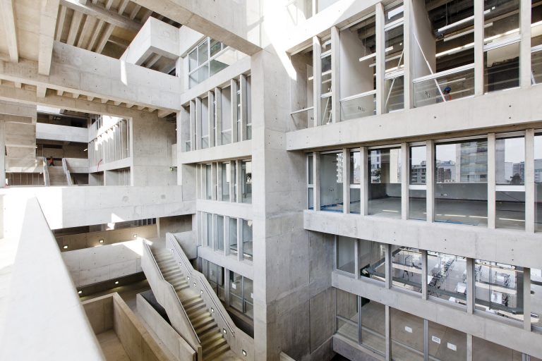 Vial y Vives - Campos UTEC Universidad de Ingeniería y Tecnología en Lima Perú