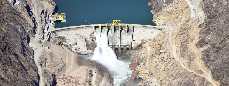 Vial y Vives - DSD, Cerro del Águila es una central hidroeléctrica de 557 MW de potencia en Huancavelica, Perú