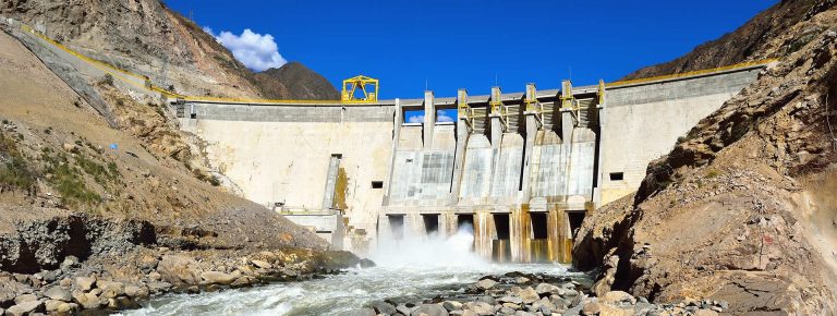 Vial y Vives - DSD, Cerro del Águila es una central hidroeléctrica de 557 MW de potencia en Huancavelica, Perú