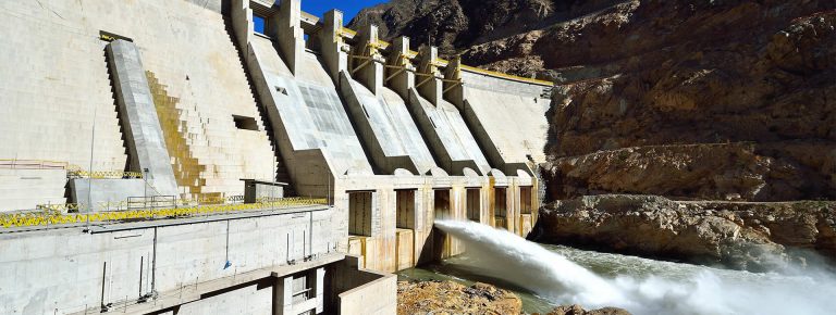 Vial y Vives - DSD, Cerro del Águila es una central hidroeléctrica de 557 MW de potencia en Huancavelica, Perú