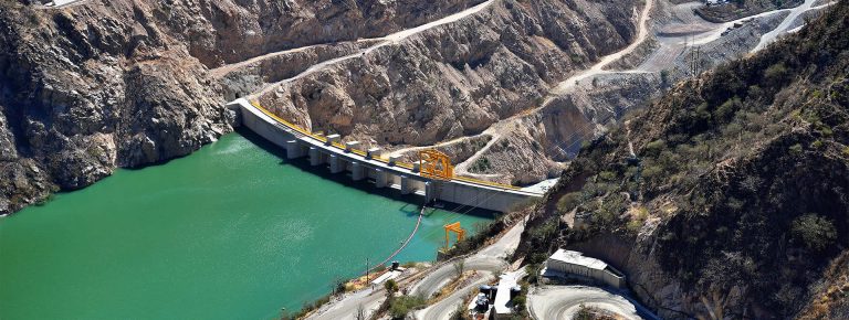 Vial y Vives - DSD, Cerro del Águila es una central hidroeléctrica de 557 MW de potencia en Huancavelica, Perú