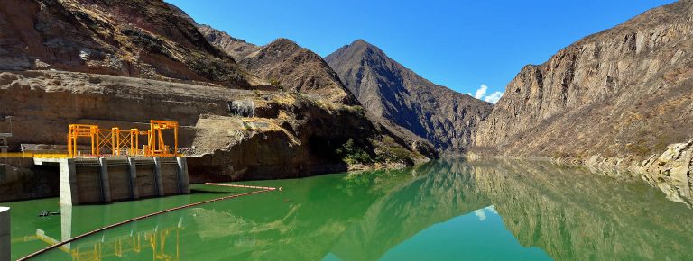 Vial y Vives - DSD, Cerro del Águila es una central hidroeléctrica de 557 MW de potencia en Huancavelica, Perú