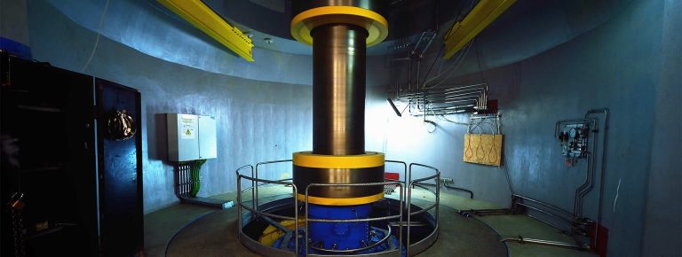 Vial y Vives - DSD, Cerro del Águila es una central hidroeléctrica de 557 MW de potencia en Huancavelica, Perú