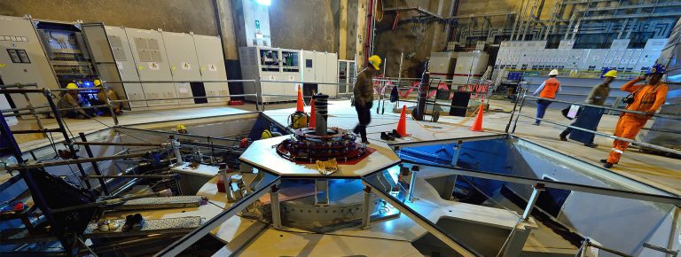 Vial y Vives - DSD, Cerro del Águila es una central hidroeléctrica de 557 MW de potencia en Huancavelica, Perú