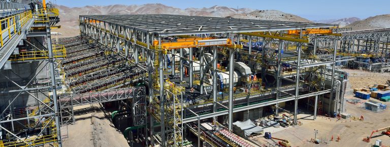 Vial y Vives - Cerro Verde es un complejo minero de cobre y molibdeno ubicado en el distrito de Uchumayo en la provincia de Arequipa en Perú