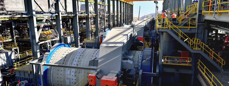 Vial y Vives - Cerro Verde es un complejo minero de cobre y molibdeno ubicado en el distrito de Uchumayo en la provincia de Arequipa en Perú