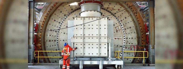 Vial y Vives - Cerro Verde es un complejo minero de cobre y molibdeno ubicado en el distrito de Uchumayo en la provincia de Arequipa en Perú