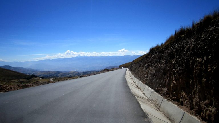 Vial y Vives - DSD, Carretera Ayacucho – Abancay (Tramo 1), en Perú