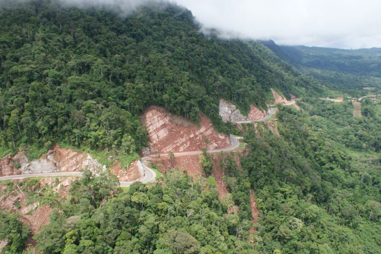 Vial y Vives - DSD, Carretera IIRSA (Iniciativa para la Integración de la Infraestructura Regional Suramericana) norte, en Perú.