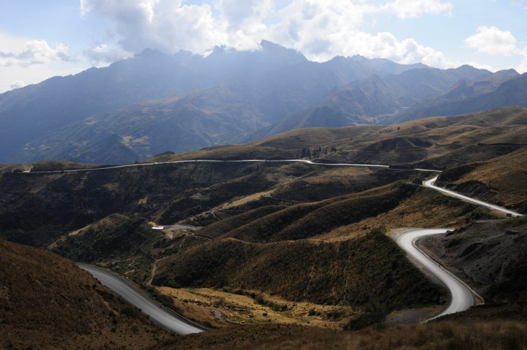 Vial y Vives - DSD, tramos 2 y 3 de la carretera IIRSA (Iniciativa para la Integración de la Infraestructura Regional Suramericana) sur, en Perú