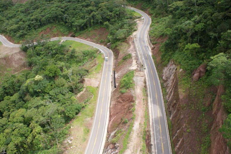Vial y Vives - DSD, Carretera IIRSA (Iniciativa para la Integración de la Infraestructura Regional Suramericana) norte, en Perú.