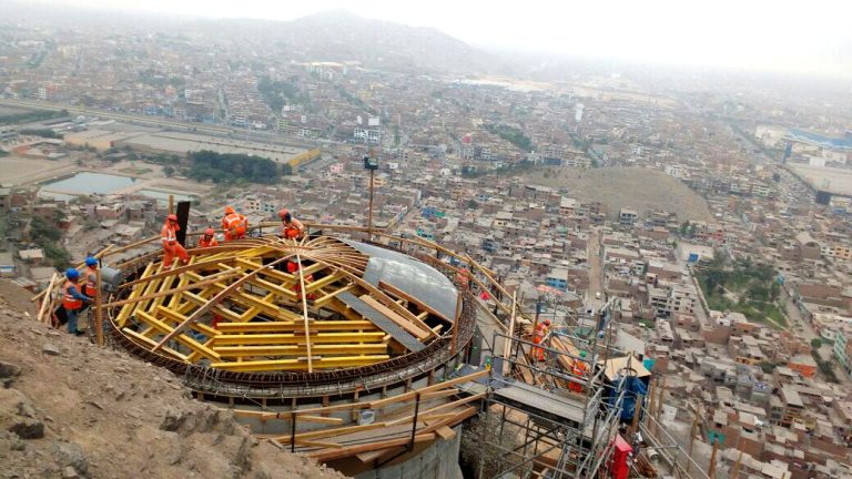 Vial y Vives - DSD, obras de agua potable y alcantarillado en el distrito de Independencia en Lima Perú