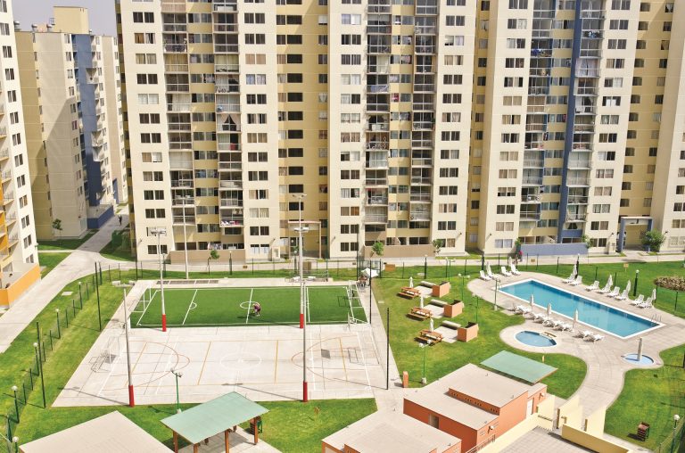 Vial y Vives - parque central club residencial en Lima Perú