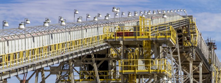 Vial y Vives - Antucoya es una operación minera del Grupo Antofagasta Minerals ubicada en la Segunda Región, en el límite de las comunas de Mejillones y María y María Elena en la Región de Antofagasta Chile