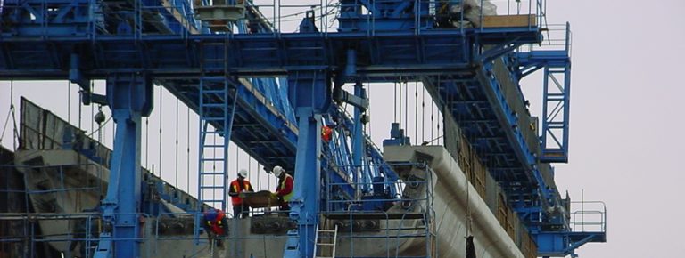 Vial y Vives - Construcción de la Línea 4 del Metro de Santiago una de las siete líneas que conforman actualmente la red del Metro de Santiago en la capital de Chile