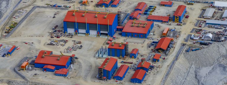 Vial y Vives - Los Pelambres es una de las cinco minas de cobre más ricas del mundo y está ubicada en la comuna de Salamanca en la región de Coquimbo, en Chile, a 240 kilómetros al norte de Santiago