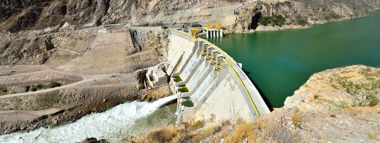 Vial y Vives - DSD, Cerro del Águila es una central hidroeléctrica de 557 MW de potencia en Huancavelica, Perú